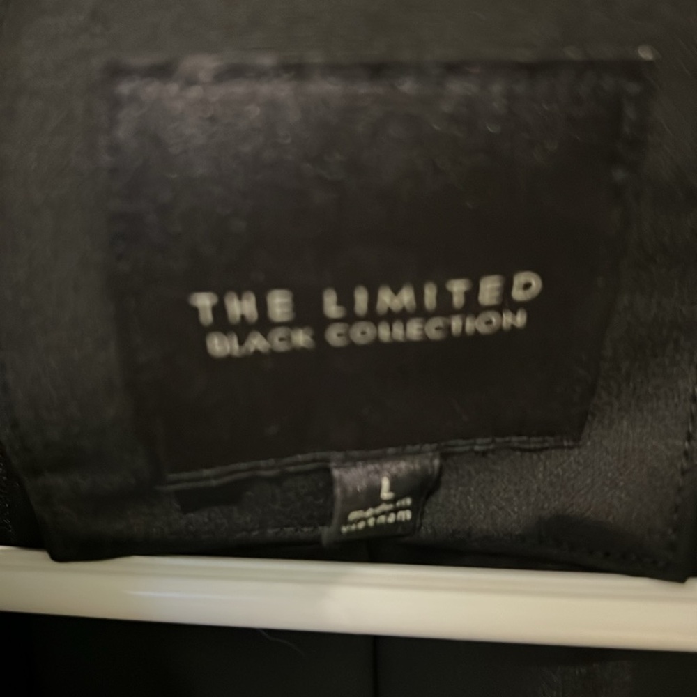 The Limited Women's Black Blazer with rouged sleeves - Picture 2 of 4